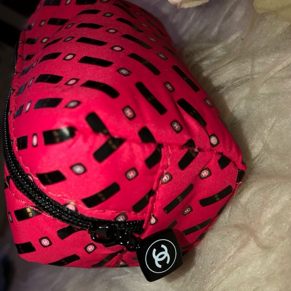 🌺Chanel cosmetic bag🌺 - Picture 7 of 9